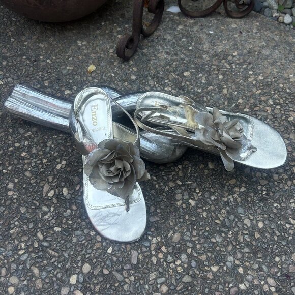 Enzo Angliolini Xemplify Gold Leather Floral Sandals Size 8 - Picture 2 of 7